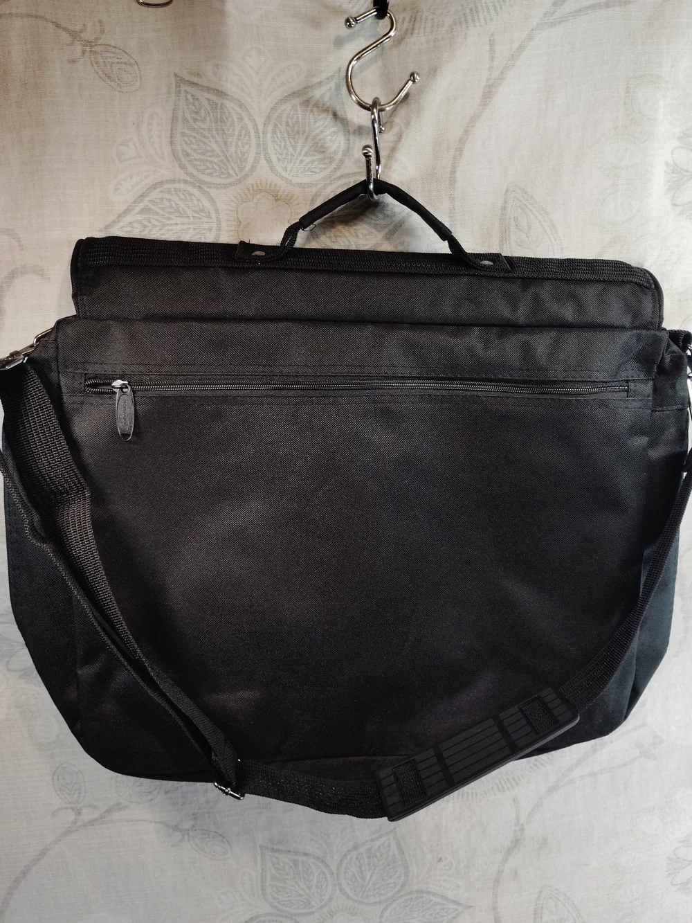 Chicago Booth Black Messenger Bag with Logo